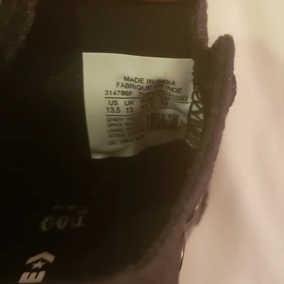 Black Converse - Picture 4 of 4